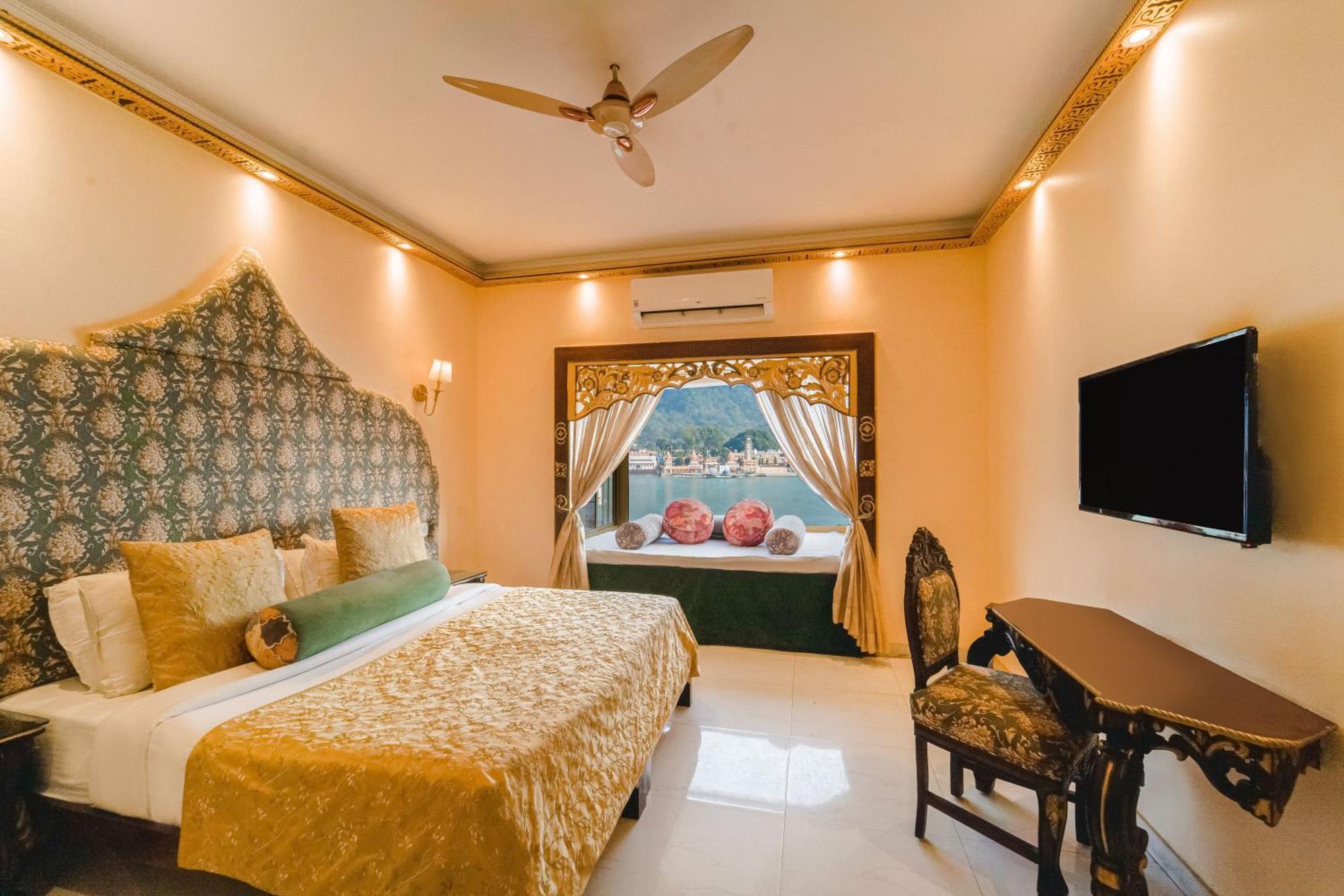 The Neeraj Ganga Heritage Palace ริชิเคช ภายนอก รูปภาพ