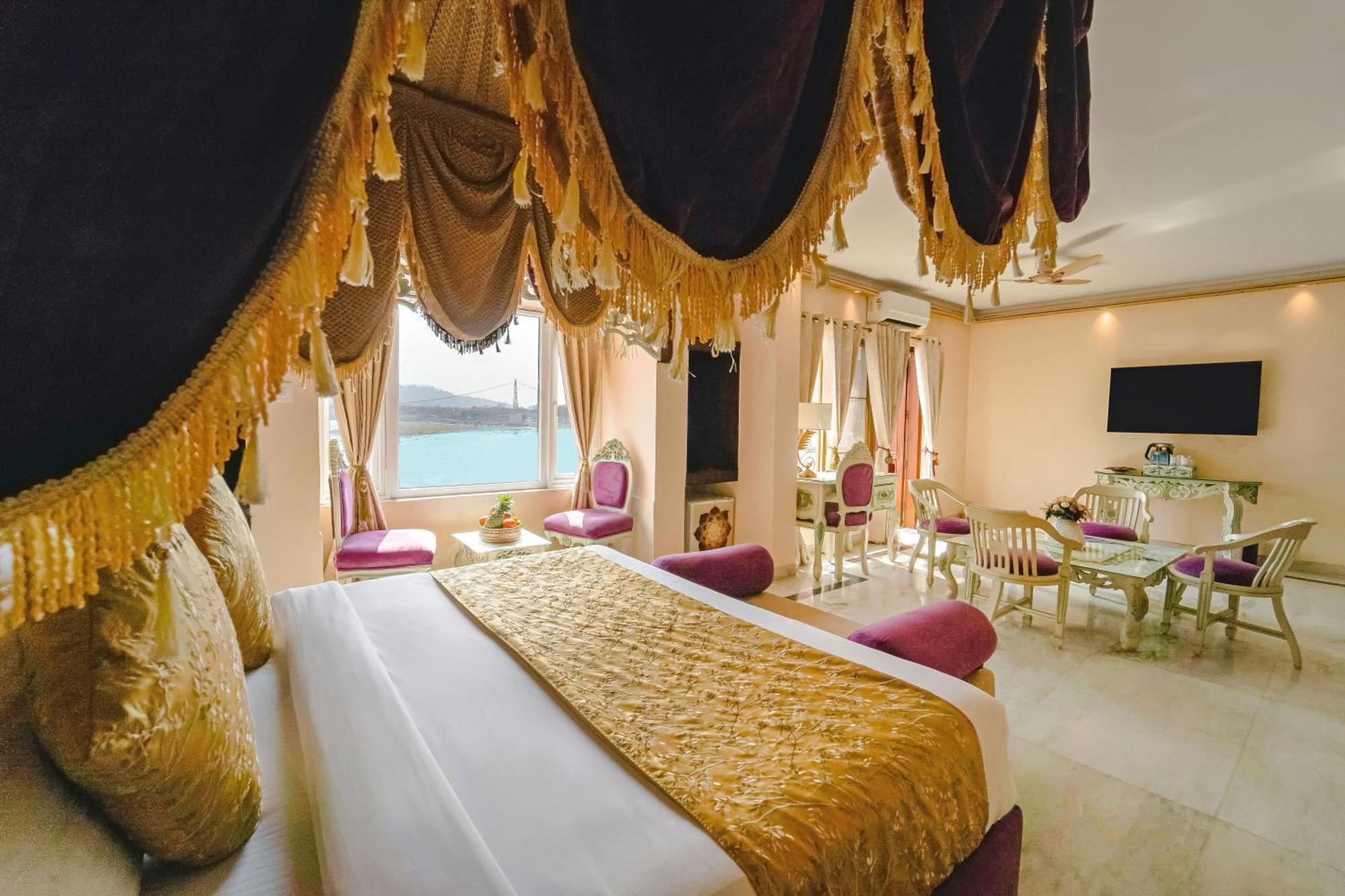 The Neeraj Ganga Heritage Palace ริชิเคช ภายนอก รูปภาพ