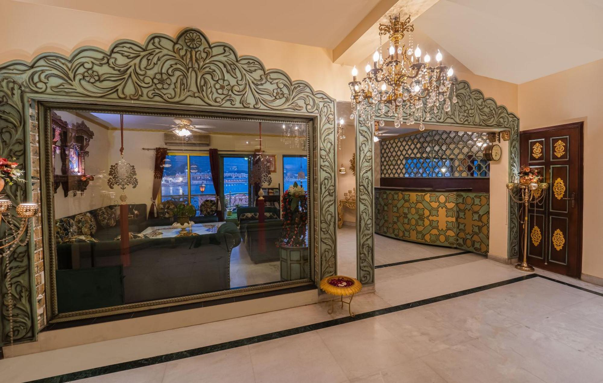 The Neeraj Ganga Heritage Palace ริชิเคช ภายนอก รูปภาพ