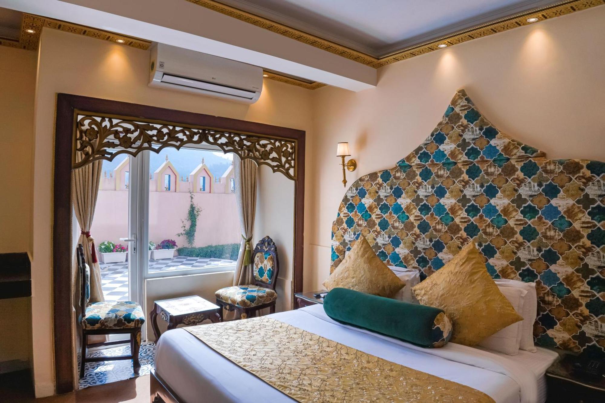 The Neeraj Ganga Heritage Palace ริชิเคช ภายนอก รูปภาพ